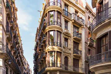 Obraz premium facade of a colorful houses in the streets of barcelona spain
