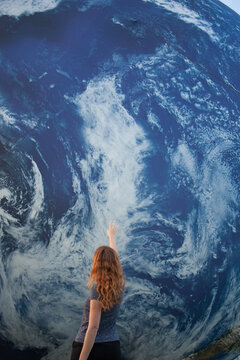 Woman in front of the Earth, Climate change 