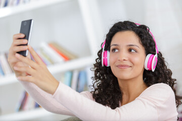 happy woman doing a selfie