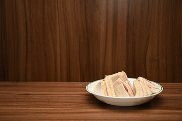 딸기 센드위치 치킨 통닭