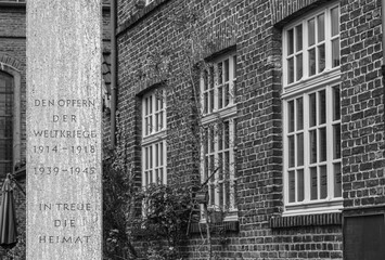 Weltkriegsgedenkstein, Alt-Kaster, NRW, Germany