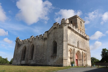 Fototapeta na wymiar Nouvelle Aquitaine - Charente-Maritime - Esnandes - Eglise Saint-Martin