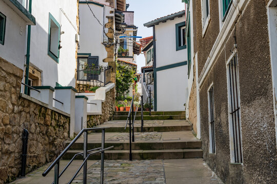 Calle del puerto viejo de Algorta en el municipio de Getxo