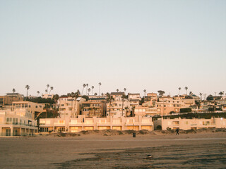 Fototapeta premium California Beach With Homes Overlooking the Ocean