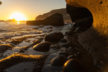Camara de fotos captando una increible y bonita fotografia de paisaje en un paraje natural de la...
