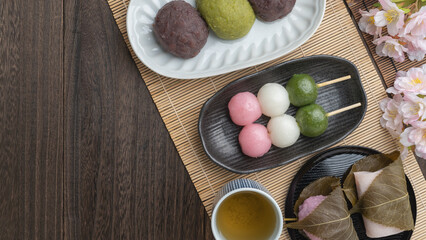 桜と和菓子(ぼたもち・三色団子・桜餅)　春のお花見・お彼岸イメージ