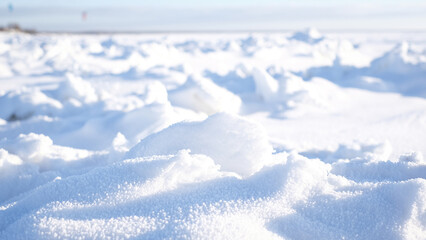 Obraz premium Natural winter background from snow falling on the ground