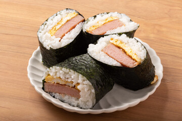 ポーたま　(ポークたまごおにぎり)