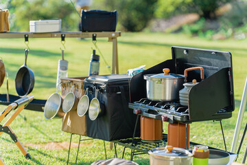 キャンプ場に設置したキャンプ道具・アウトドア用品
