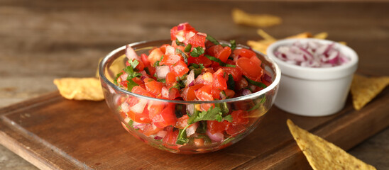 Bowl of tasty Pico de Gallo salsa on table, closeup