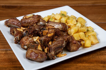 Costillas al ajillo