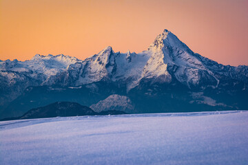 Berg Watzmann im Winter mit Schnee am Morgen