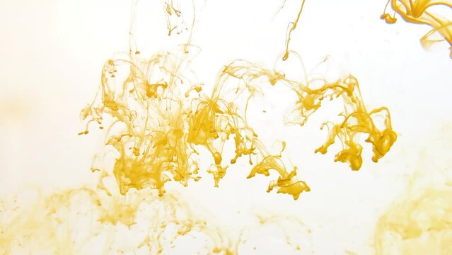 インクドロップ　水に落ちる黄色のインク　白背景　Ink drop Yellow ink falling in water White background