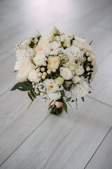 A large bouquet of beige roses 4402.