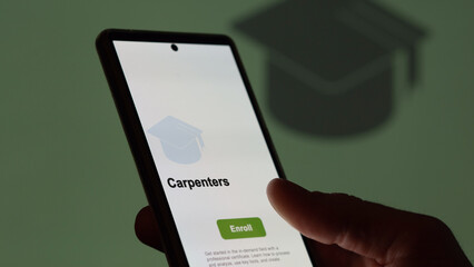 Programme pour les charpentiers. Un étudiant s'inscrit à des cours pour étudier, acquérir une...