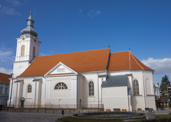 Obraz premium Targul Secuiesc ,Romania 15.01.2023 The Reformed Church of Târgu Secuiesc is a historical monument located on the territory of the city of Târgu Secuiesc.