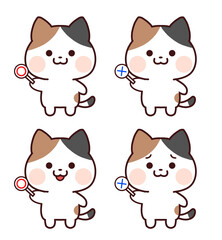 マルとバツの札を上げる三毛猫