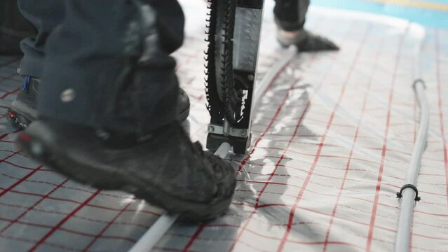 staple tacker gun for underfloor heating pipes