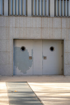 empty street and detail of a building in a city