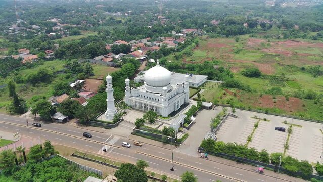 aerial view of the majestic white grand mosque on a sunny day.