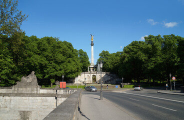 Angel of Peace monument and a classical fountain in the Maximilian Park, end of Prinzregentenstrasse (Prince Regent Street in Munich), Munich, Bavaria	