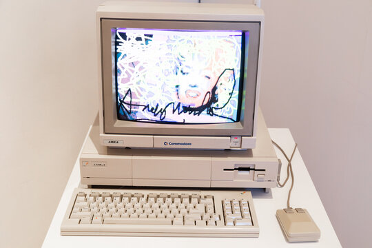 Computer Commodore Amiga 1000 with floppy disk and mouse