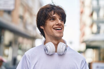 Obraz premium Young blond man smiling confident standing at street