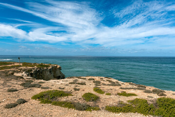 Sardegna, veduta della spettacolare e selvaggia costa di Su Tingiosu, vicino a Cabras, Oristano, Italia, Europa 
