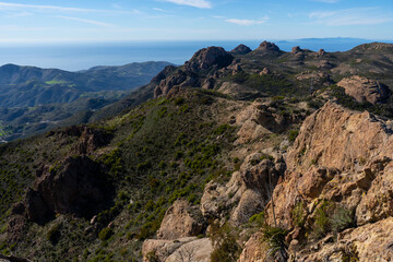 Fototapeta premium Views hiking to the peak of Sandstone Mountain, the tallest peak in the Santa Monica Mountain Range.