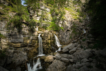 Wasserfall aus den Felsen 