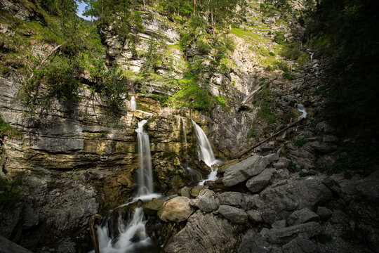 Wasserfall aus den Felsen 