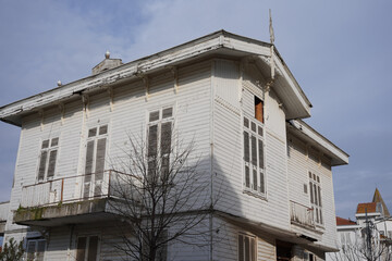 Fototapeta na wymiar Old building in Buyuk Ada, Istanbul, Turkiye