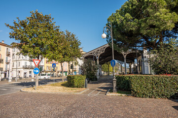 The promenade of Intra with the iron canopy of the landing stage in background