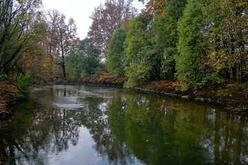 Fototapeta na wymiar Autumn with his colour in the park