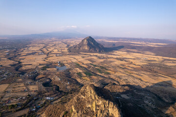 montaña a lo lejos desde chalcatzingo