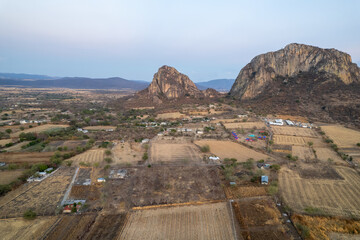 pueblo visto desde el cielo de chalcatzingo