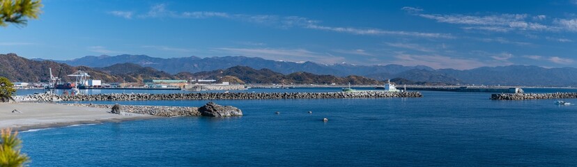 日本　高知県高知市浦戸の桂浜の龍王岬から望む龍頭岬と桂浜公園の砂浜