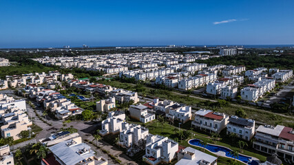 paisaje de casas y departamentos de Acapulco