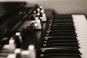 Tastatur Manual und Zugriegel einer Orgel