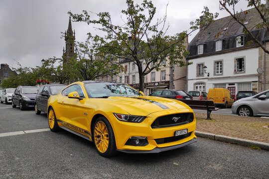 Yellow Ford Mustang GT 5.0