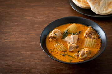 Chicken curry soup with roti