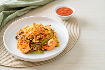 Stir-fried instant noodles sukiyaki with shrimps