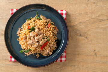 stir-fried instant noodles with basil and minced pork