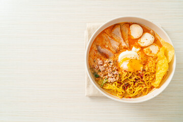 egg noodles with pork and meatball in spicy soup