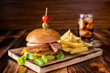 Hamburguesa con salsa de miel y mostaza