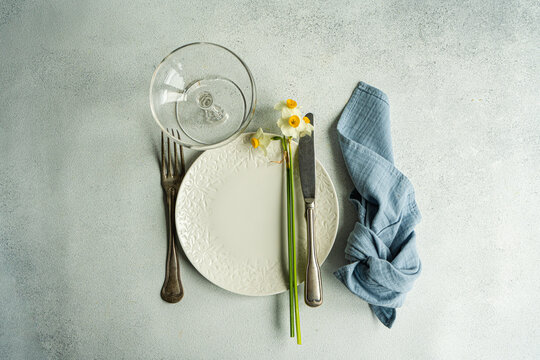 Spring table setting with daffodils
