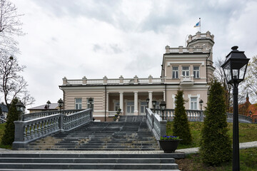 Obraz premium The building of the city museum in Druskininkai (Lithuania)