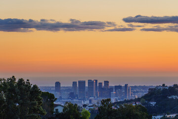 Fototapeta na wymiar Vibrant Sunset View of Los Angeles Downtown