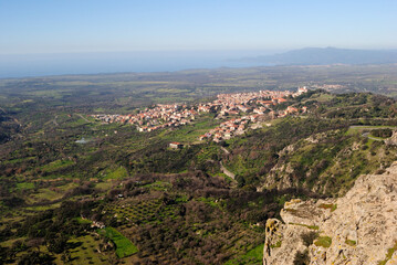 Fototapeta na wymiar Il paese di Cuglieri visto dal Castello del Montiferru 