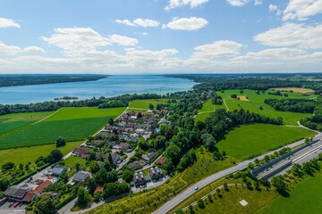 Naklejka premium Sommerlicher Ausblick auf den nördlichen Ammersee bei Eching
